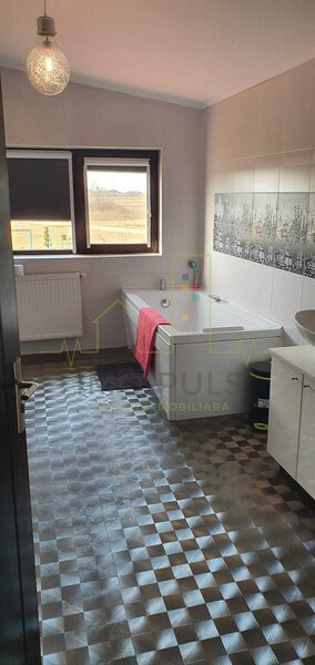 1/2 duplex in Sag cu 4 camere